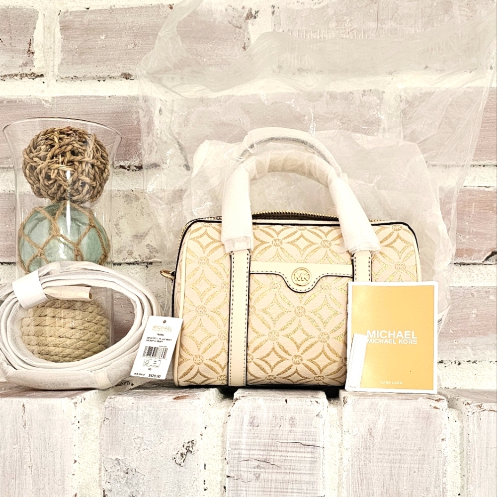 ♥️NWT Michael Kors Small Travel Duffle 2 way bag MSRP $428♥️